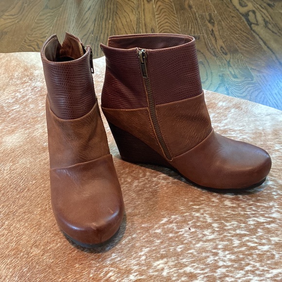 OTBT Dharma Leather Wedge Booties Ankle Boots Brown Patchwork Panel - Picture 2 of 5